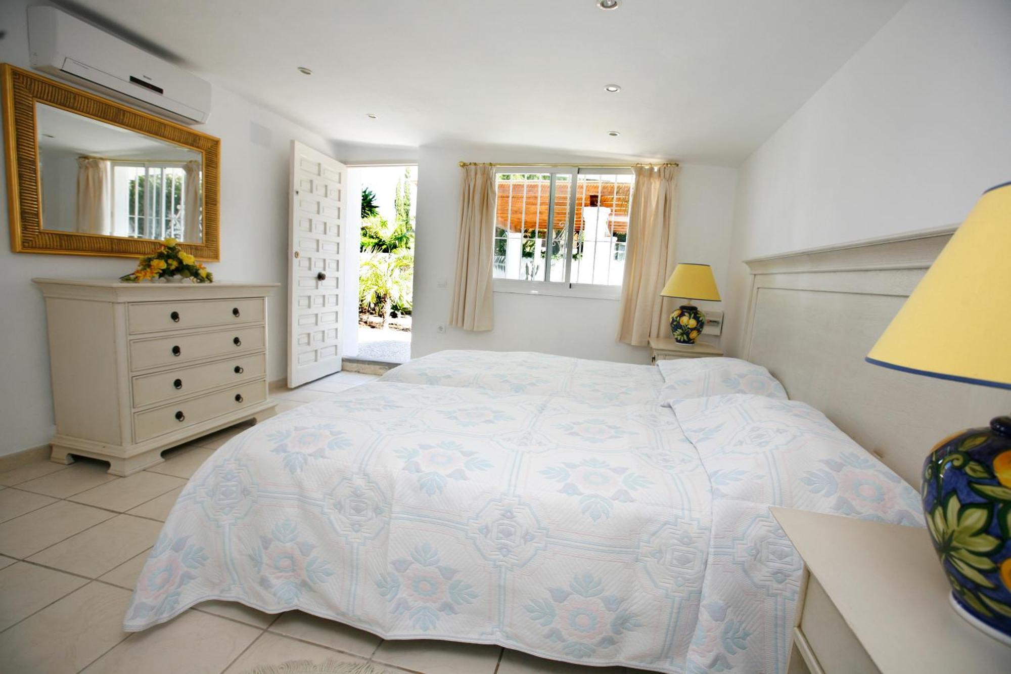 Exclusive Villa Las Palmeras Puerto Banus With Heated Private Swimming Pool, Marbella, Spain 外观 照片