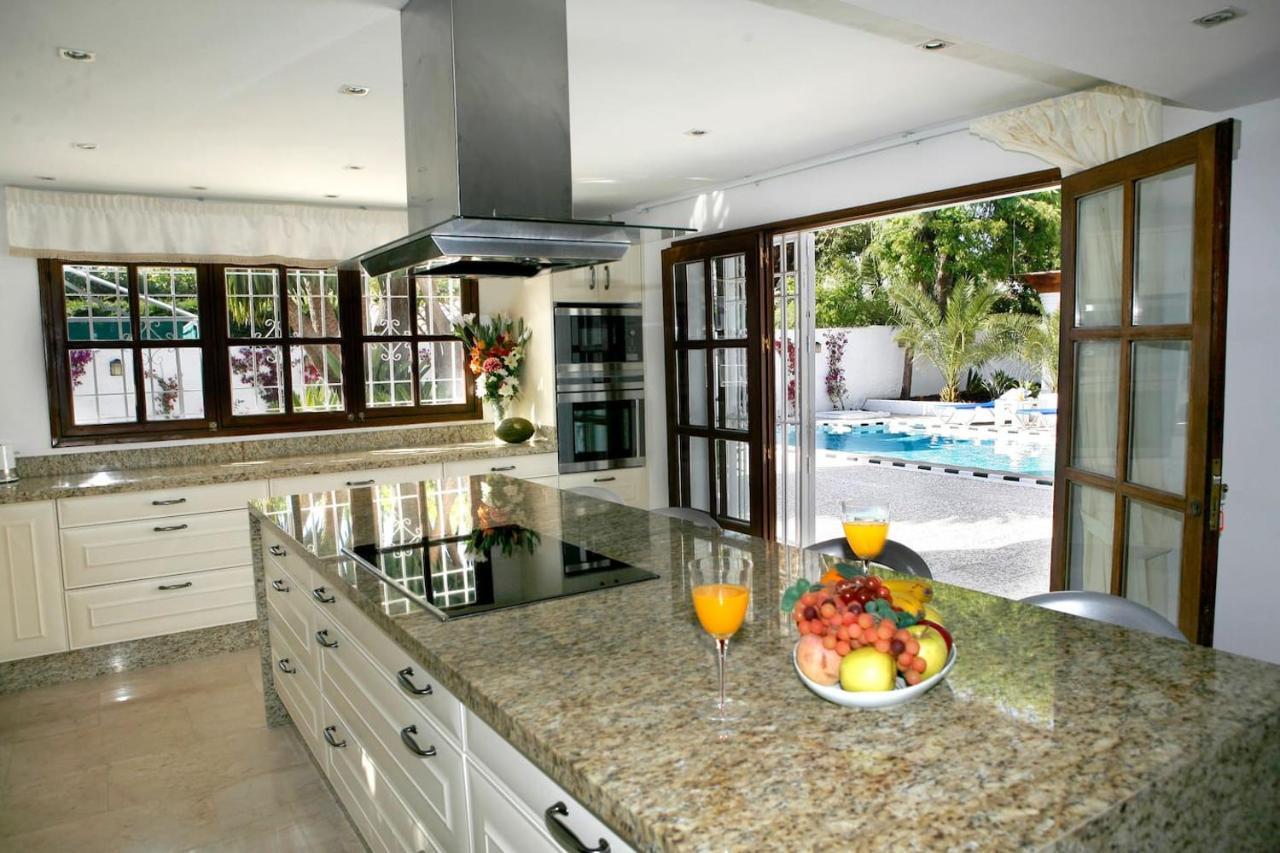 Exclusive Villa Las Palmeras Puerto Banus With Heated Private Swimming Pool, Marbella, Spain 外观 照片